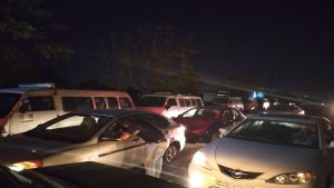 أزمة البنزين في سوريا تحوّل أصحاب السيارات لسجناء فيها