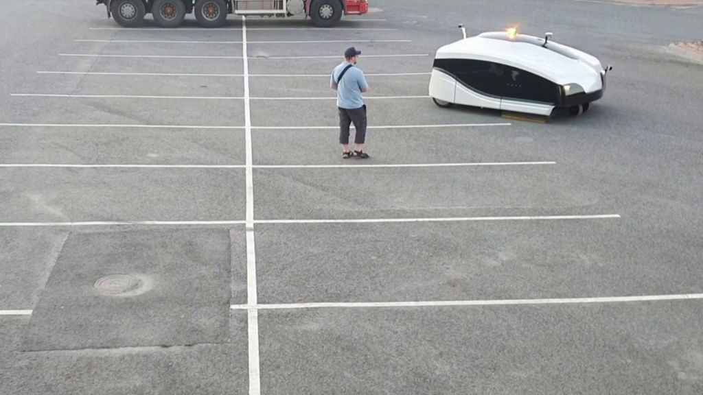 بالصور.. مكنسة آلية لتنظيف الطرق في هلسنكي