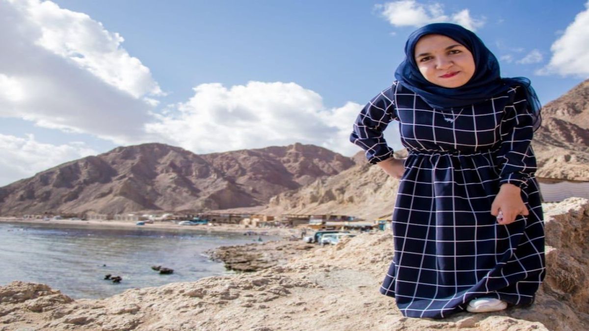 معاناة "نسمة" تنتج أول خط أزياء خاص بالأقزام في الدول العربية