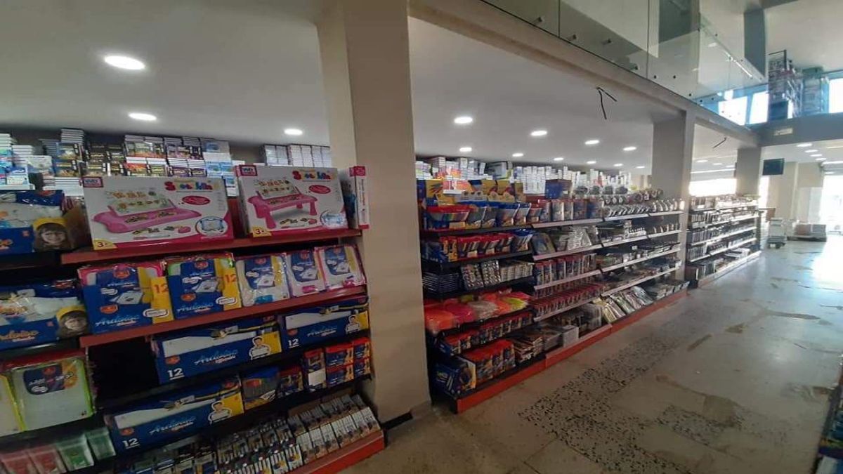 افتتاح أكبر مكتبة لبيع الكتب في الجزائر يستقطب أفواجاً من القراء 3 افتتاح أكبر مكتبة لبيع الكتب في الجزائر يستقطب أفواجاً من القراء