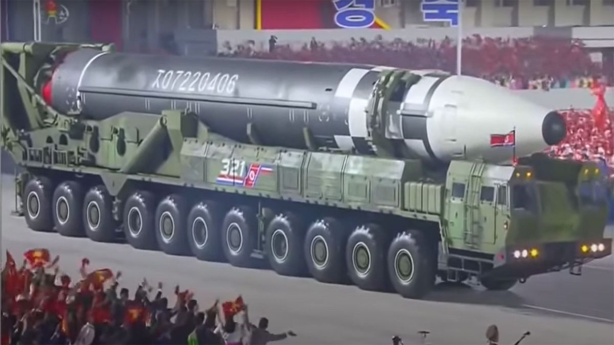 "ناقلات الظل".. تقرير يوضح عمليات تهريب الأسلحة من كوريا الشمالية