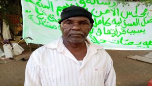 15 يوماً على الاعتصام المفتوح ومتضررو حرب الخليج في الخرطوم لا يزالون بانتظار من يرفق بحالهم