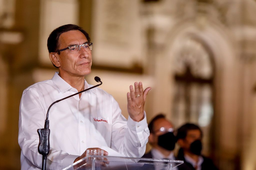 الرئيس البيروفي السابق مارتين فيزكارا ممنوع من مغادرة البلاد