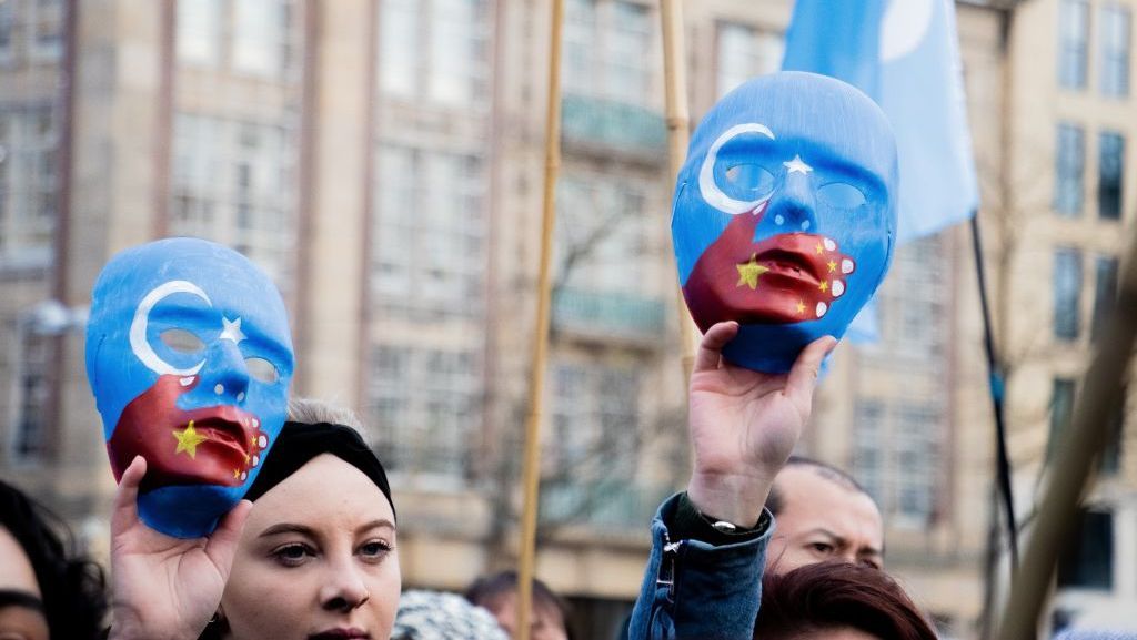 تواصل الصين ممارسات الإضطهاد التي تطال شعبها، وهي تسعى بجميع الأشكال لفرض سطوتها على الأفراد والجماعات من خلال مراقبتهم بشكل كثيف. 