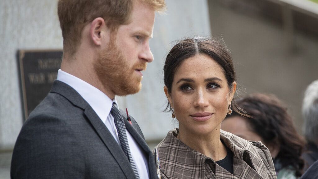 الأمير هاري وزوجته ميغان ماركل ينتظران طفلا ثانيا 1 ميغان ماركل وزوجها الأمير هاري.