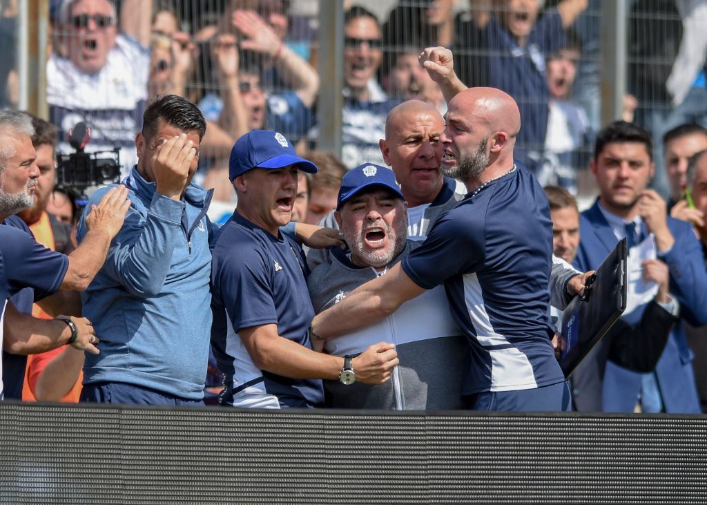 رغم المسيرة الأسطورية كلاعب.. تجارب مارادونا التدريبية لم يكتب لها النجاح