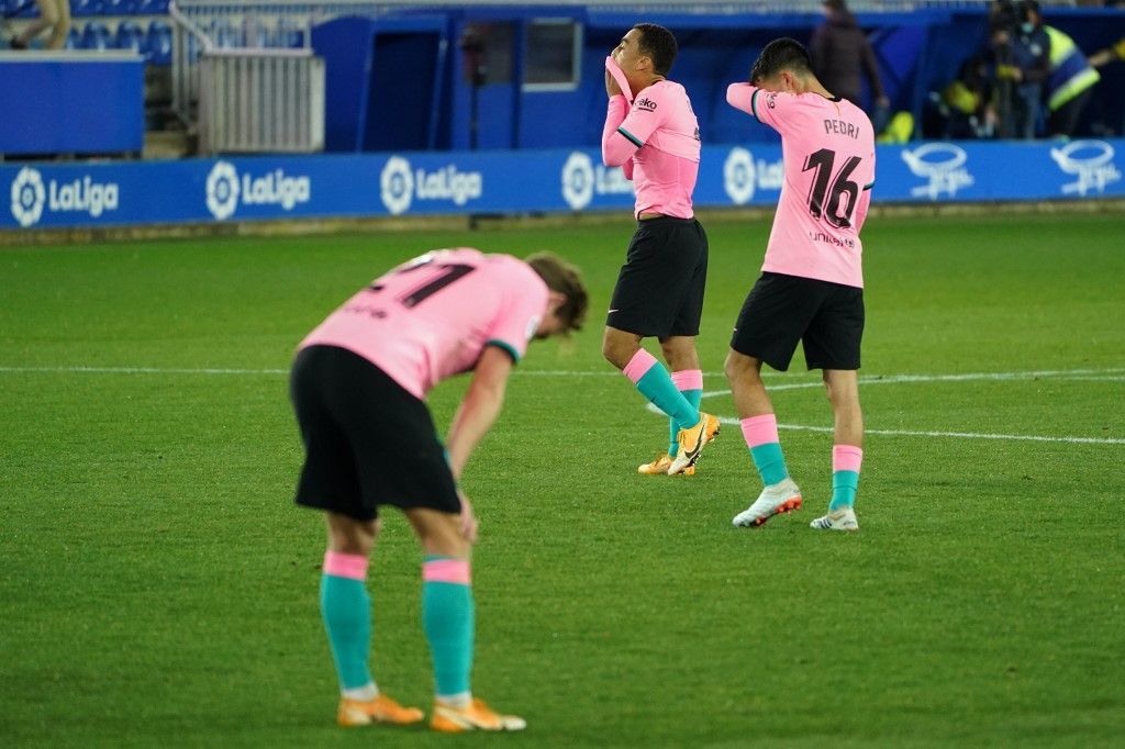 لاعبو برشلونة عقب التعادل أمام ألافيس