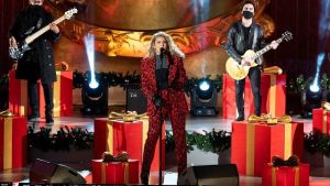 إضاءة أشهر شجرة عيد ميلاد في العالم وسط أجواء غير مسبوقة