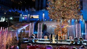 إضاءة أشهر شجرة عيد ميلاد في العالم وسط أجواء غير مسبوقة