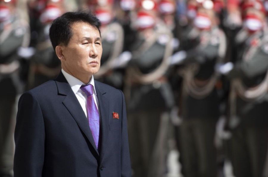 ما هي العلاقة بين سيطرة "كيم" على كوريا الشمالية وإعادة بعض اقاربه من الخارج؟ 1 السفير الجديد لكوريا الشمالية في النمسا تشوي كانغ إيل