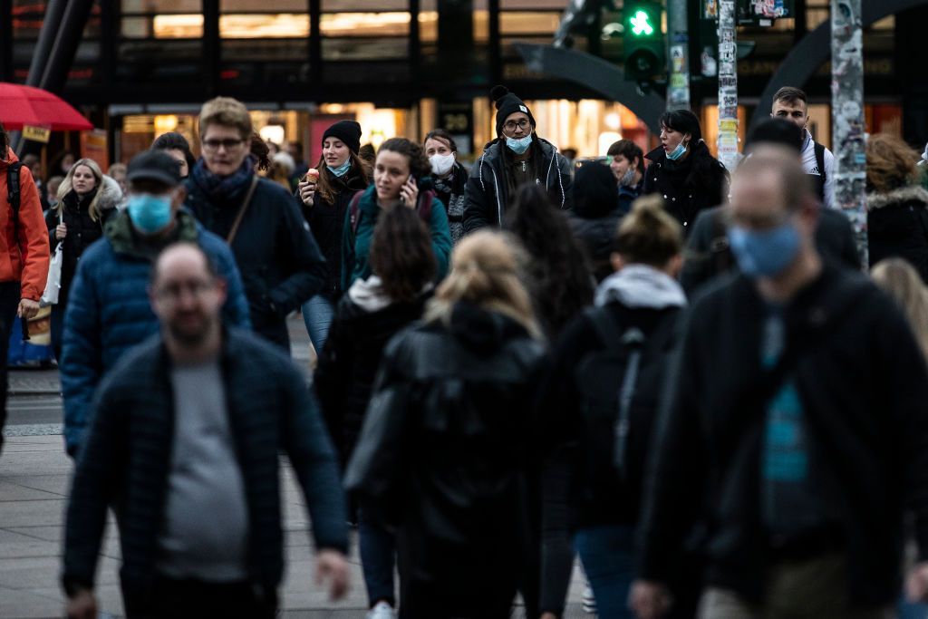 كورونا يتقدّم حول العالم.. تفاصيل عديدة تكشف أسباب انتشاره بقوّة 1 كورونا يتقدّم حول العالم.. تفاصيل عديدة تكشف أسباب انتشاره بقوّة