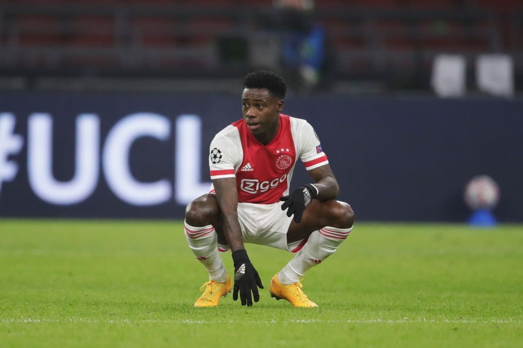 القبض على مهاجم أياكس أمستردام لاتهامه بطعن أحد أفراد أسرته