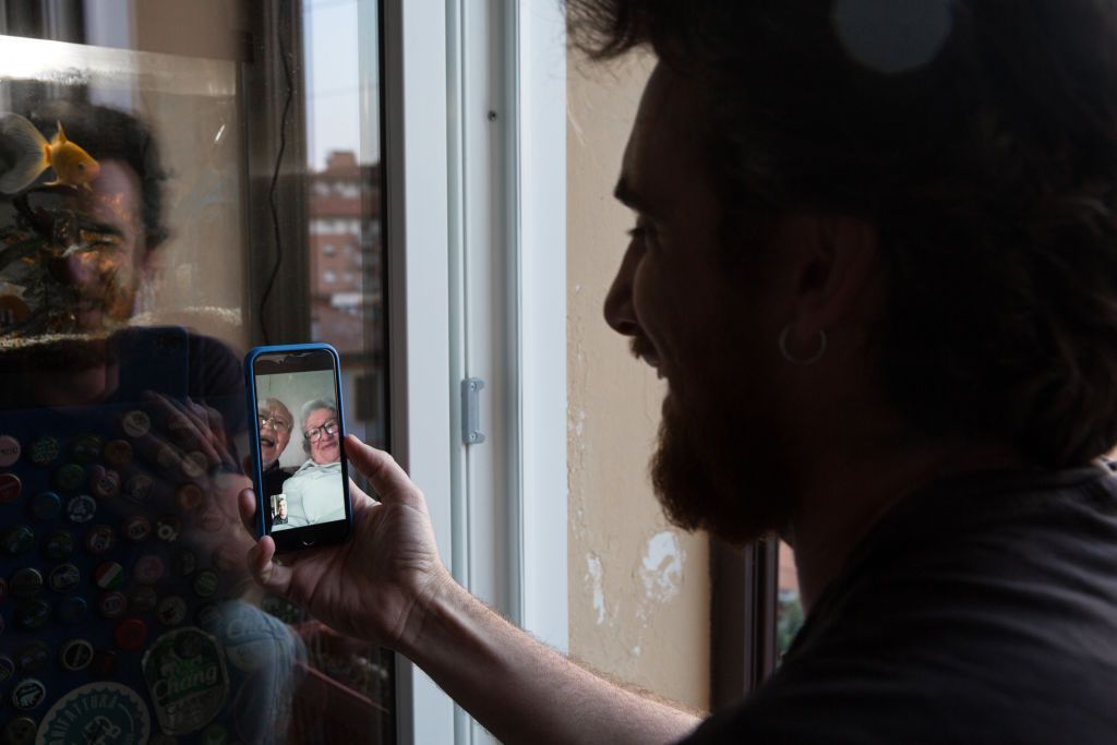 مكالمات الفيديو تنشط بقوّة خلال موسم العطلات.. إليكم 3 نصائح لتحسينها