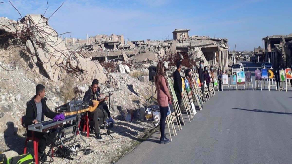 سنجار ترتدي الأمل ألواناً من الرسم والموسيقى 1 سنجار ترتدي الأمل ألواناً من الرسم والموسيقى