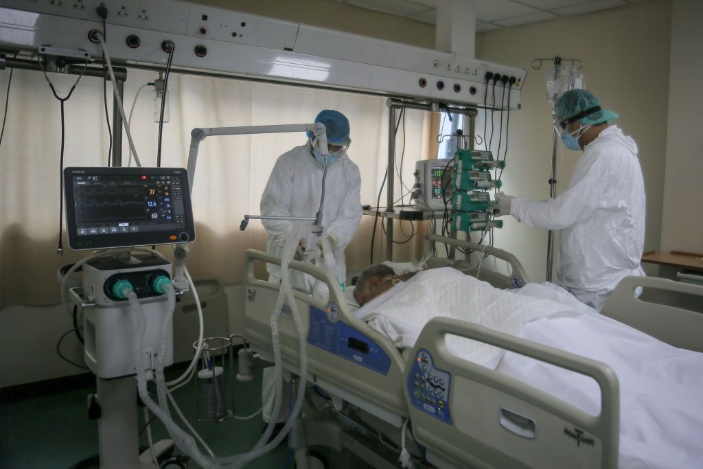 مسؤول لبناني لـ”أخبار الآن“: أكثر من مليون إصابة بـ”كورونا“ في لبنان والبلاد أمام مرحلة خطيرة