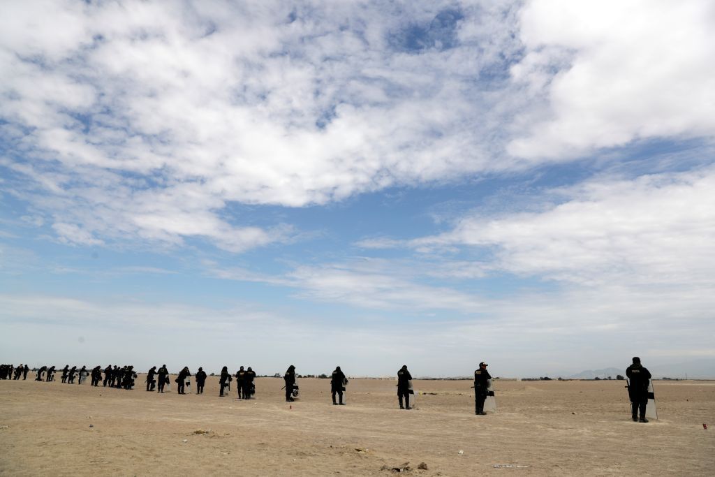 الحكومة البيروفية تسعى إلى تهدئة غضب العمال الزراعيين