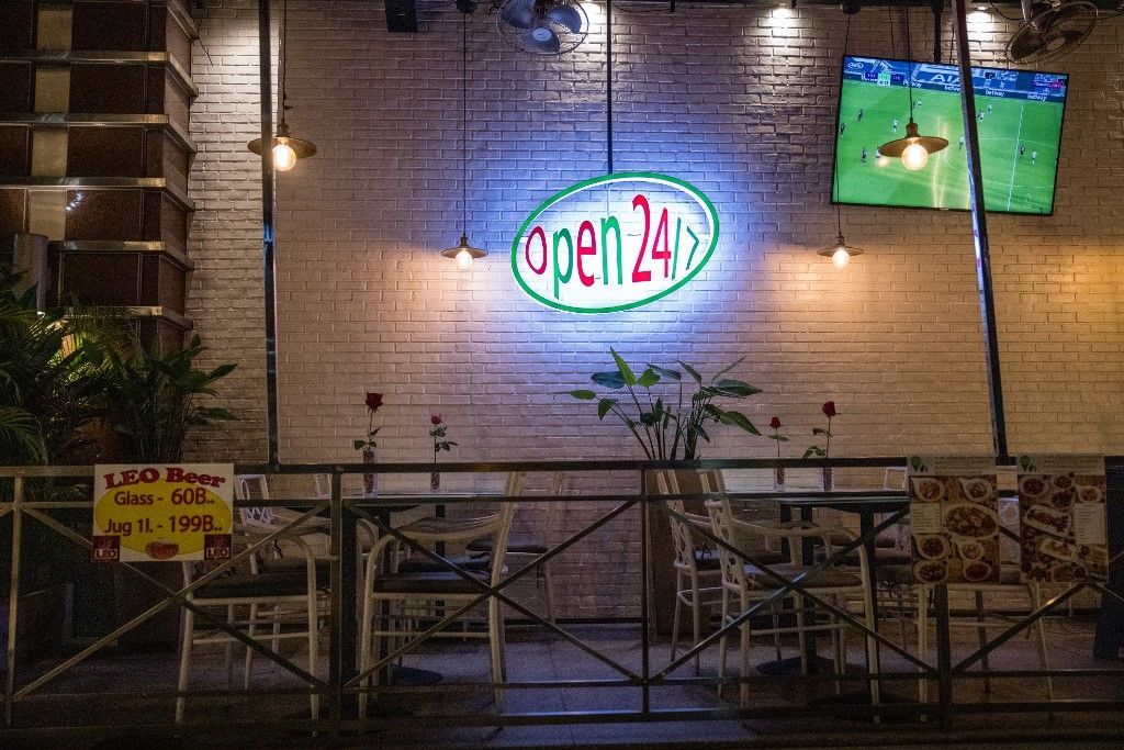 بانكوك تغلق المطاعم والنوادي الليلية.. هكذا عاشت المدينة مع إجراءات كورونا 2 بانكوك تغلق المطاعم والنوادي الليلية.. هكذا عاشت المدينة مع إجراءات كورونا