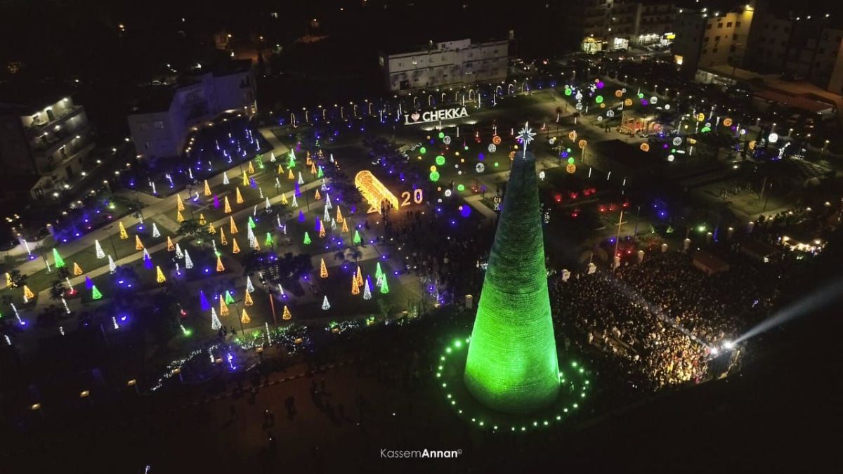 بعدما هزمت اليابان ومكسيكو.. لبنانية تدخل ”غينيس“ للمرة الـ3 بأكبر علم لبناني