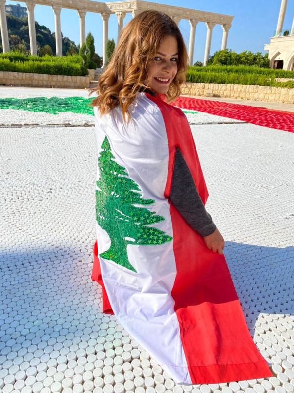 بعدما هزمت اليابان ومكسيكو.. لبنانية تدخل ”غينيس“ للمرة الـ3 بأكبر علم لبناني