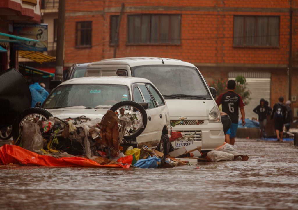 عاصفة تتسبب بفيضانات مهولة في بوليفيا