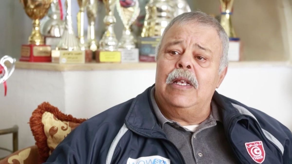 عمره 69 عاما.. سباح تونسي يقطع مسافة 1400 كلم سباحة 1 السباح التونسي نجيب بالهادي