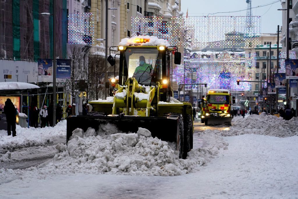 بالصور.. عاصفة ثلجية تزرع الفوضى في إسبانيا 4 بالصور.. عاصفة ثلجية تزرع الفوضى في إسبانيا