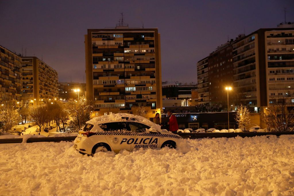 بالصور.. عاصفة ثلجية تزرع الفوضى في إسبانيا 7 بالصور.. عاصفة ثلجية تزرع الفوضى في إسبانيا