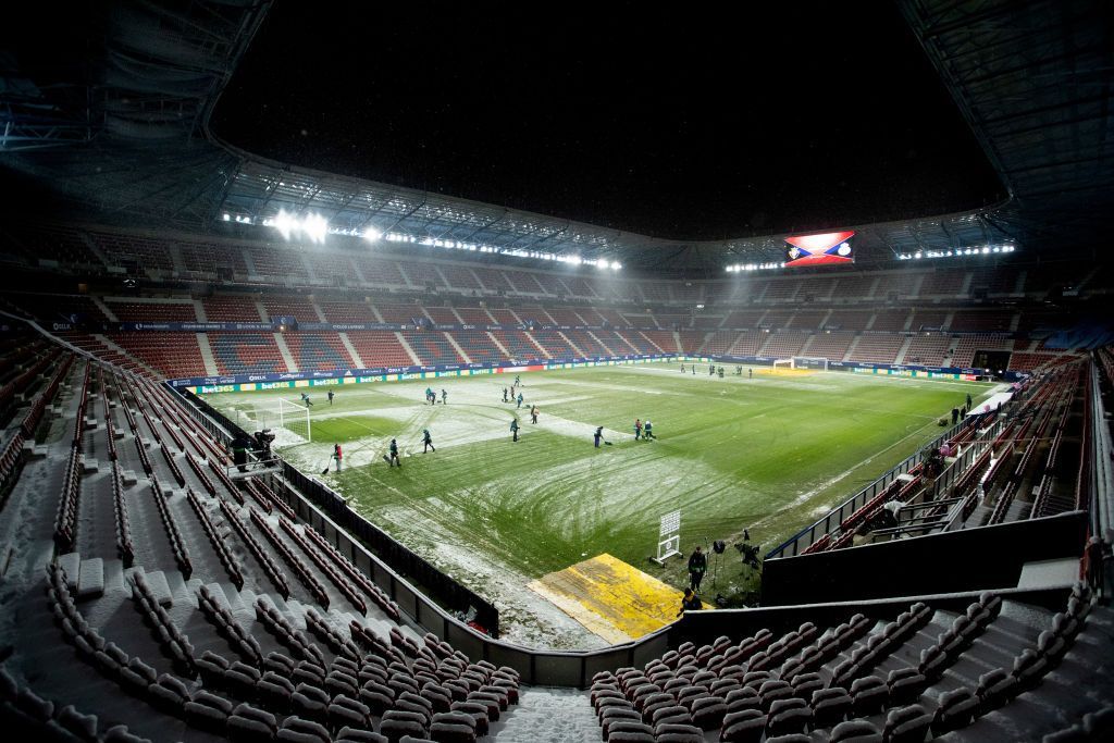 بالصور.. الثلوج تتصدر المشهد في مباراة ريال مدريد وأوساسونا