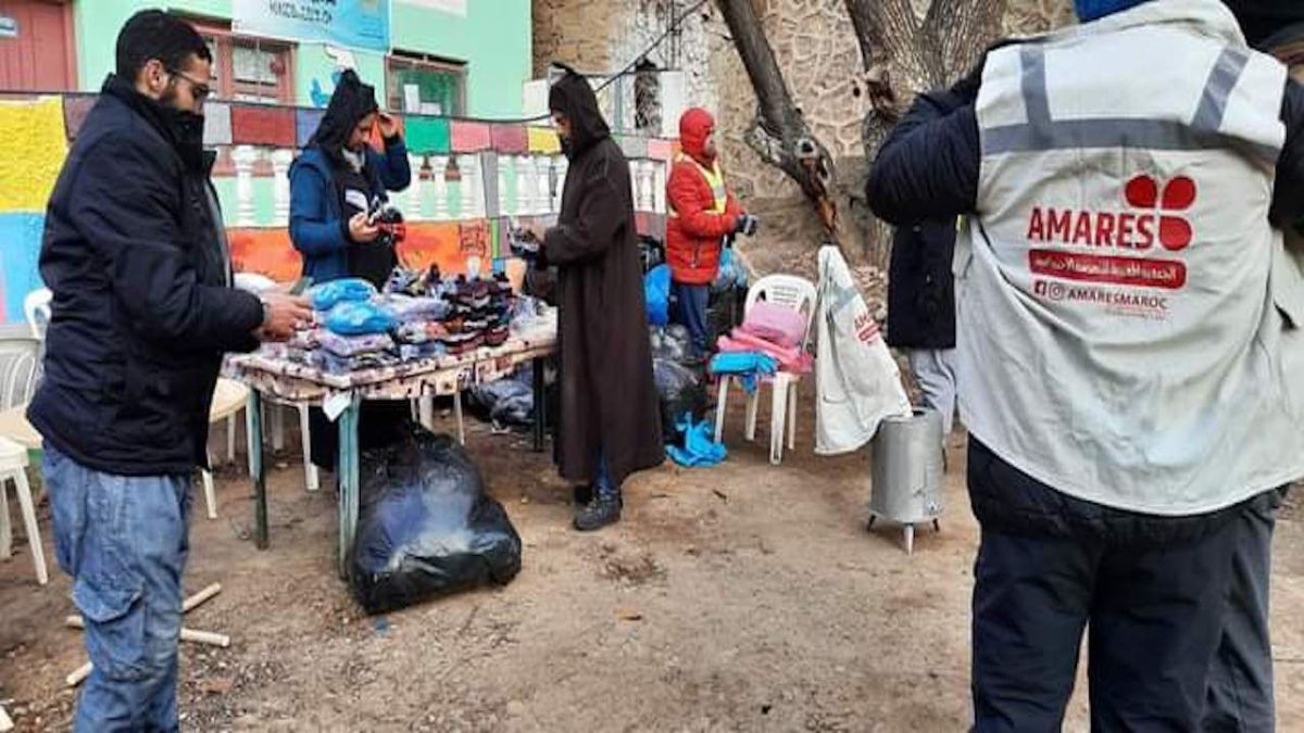 "قافلة شتاء" تدفيء 144 طفلاً بقرية امسوزارت