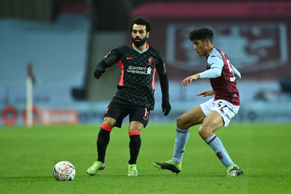 بعد ضربات كورونا المتلاحقة.. هل تقرر رابطة البريميرليغ تجميد الموسم؟