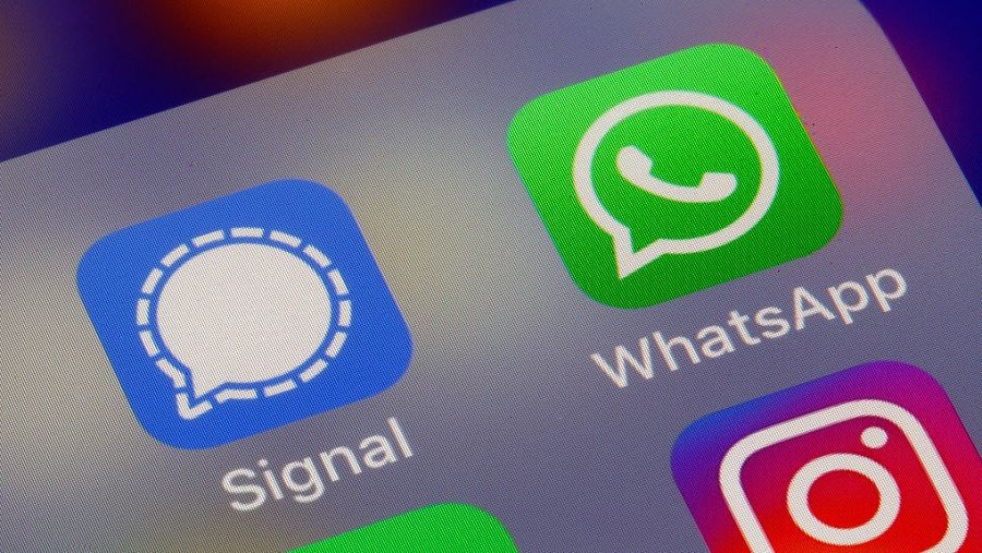 دعا مؤسس شركة "تيسلا" إيلون ماسك متابعيه إلى استخدام تطبيق "سيغنال"، وذلك بعد تحديث واتساب سياسة الخصوصية الخاصة به، والتي تنص على مشاركة التطبيق لبيانات المستخدمين مع "فيسبوك". 