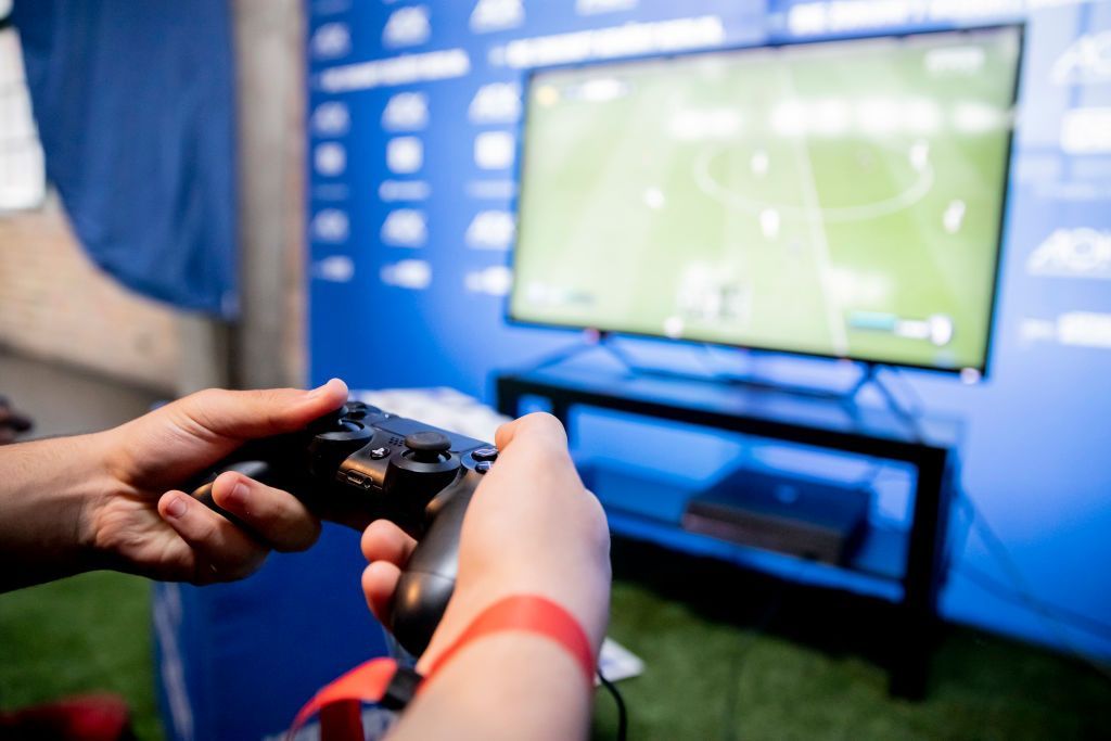 AFK gamers | كيف تصمم جهاز كومبيوتر ألعاب خاص بك بمبلغ 1000 دولار