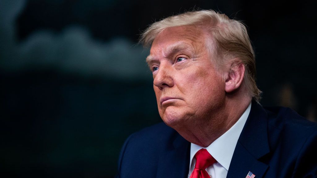 خطوة جديدة لـ”فيسبوك“ خلال الفترة التي تسبق تنصيب جو بايدن.. ما هي؟ 1 ذكرت وسائل إعلام أمريكية أنّ مصرفين مرتبطين بالرئيس الأمريكي المنتهية ولايته دونالد ترامب، أوقفا التعامل معه، وذلك بعد أعمال الشعب التي وقعت في الكونغرس، الأربعاء الماضي.