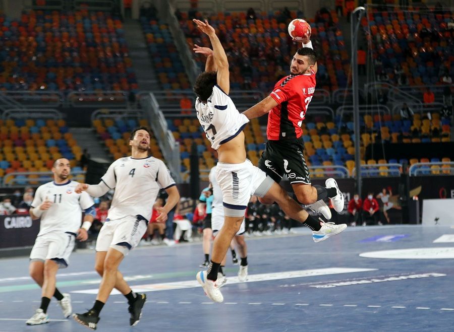 مباراة نارية.. المنتخب المغربي يلاقي نظيره الجزائري في كأس العالم لكرة اليد