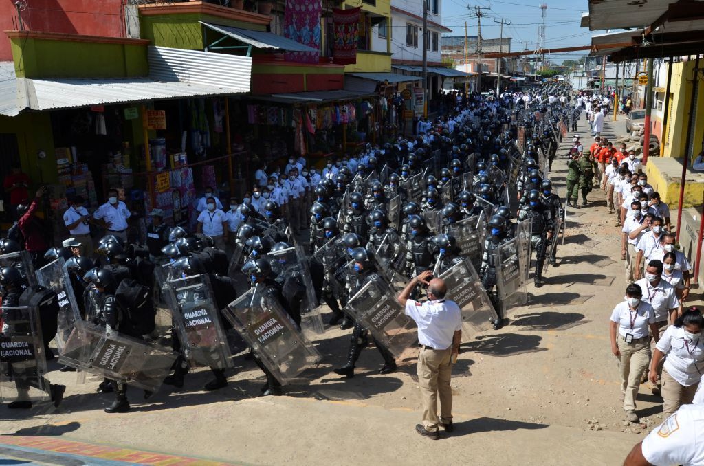 آلاف المهاجرين الهندوراسيين في اتجاه الولايات المتحدة يصلون إلى غواتيمالا 5 آلاف المهاجرين الهندوراسيين في اتجاه الولايات المتحدة يصلون إلى غواتيمالا