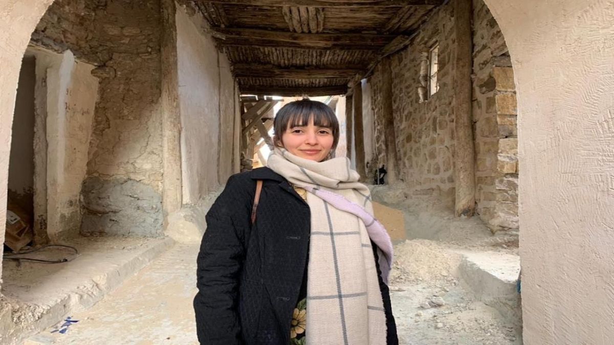 شباب متطوع يرمم الأحياء القديمة والتاريخية ببوابة الصحراء بالجزائر