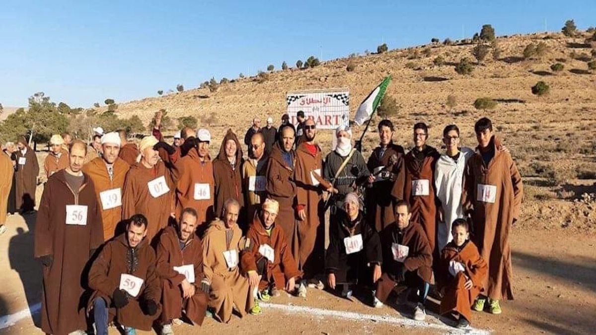 60 متنافساً في سباق القشابية احتفاءً باللباس التقليدي للأوراس 2 60 متنافساً في سباق القشابية احتفاءً باللباس التقليدي للأوراس