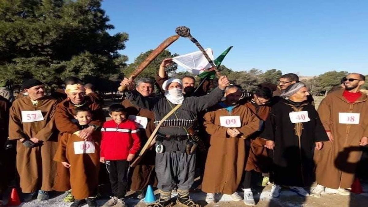 60 متنافساً في سباق القشابية احتفاءً باللباس التقليدي للأوراس 3 60 متنافساً في سباق القشابية احتفاءً باللباس التقليدي للأوراس