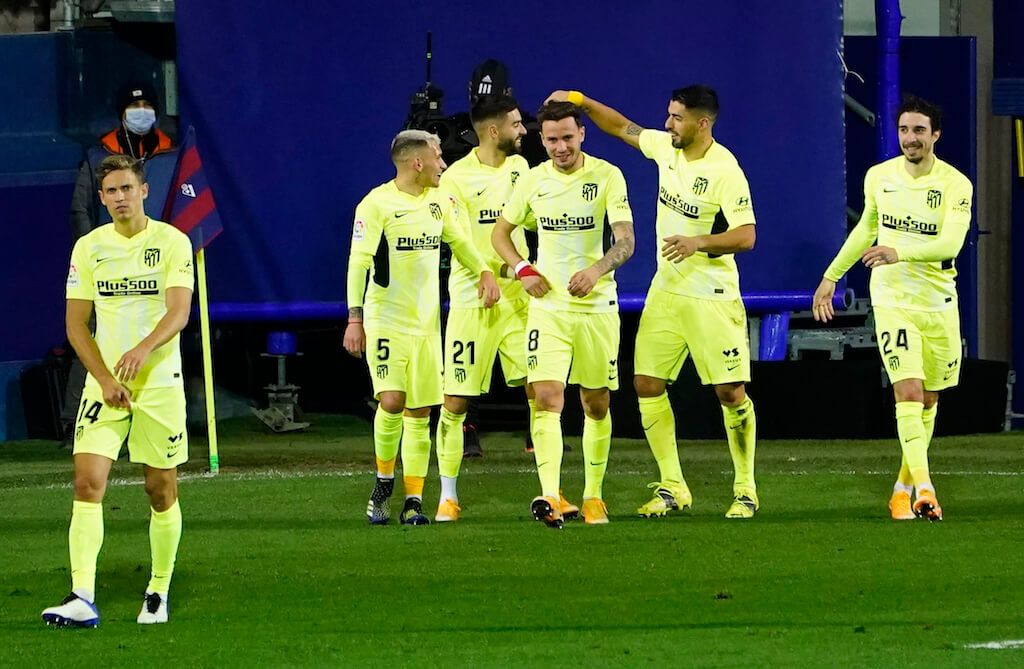 لويس سواريز يسجل ثنائية في شباك إيبار ويبتعد بأتلتيكو مدريد في صدارة الليغا