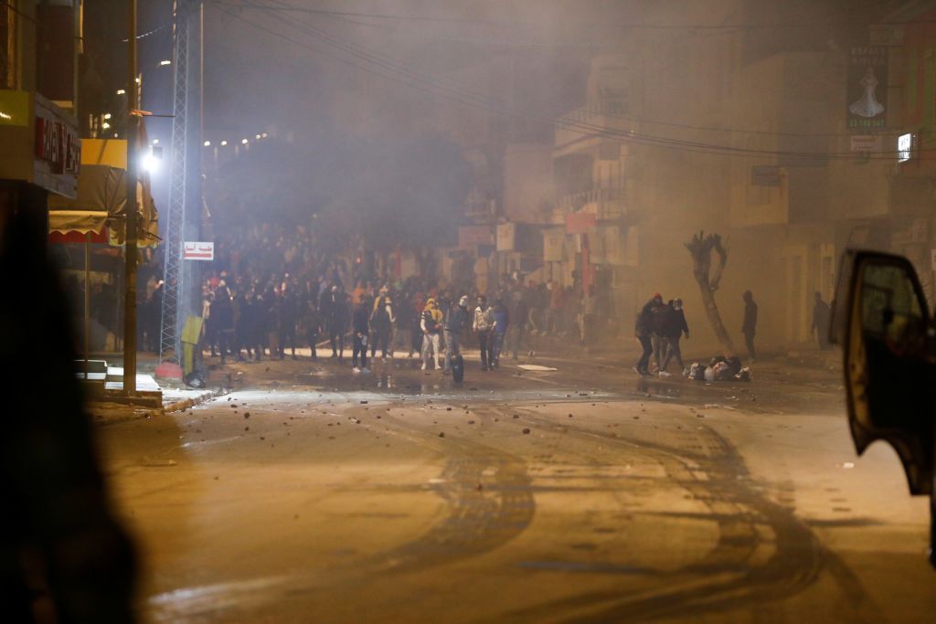 توقيف 1000 شخص جراء الاحتجاجات في تونس