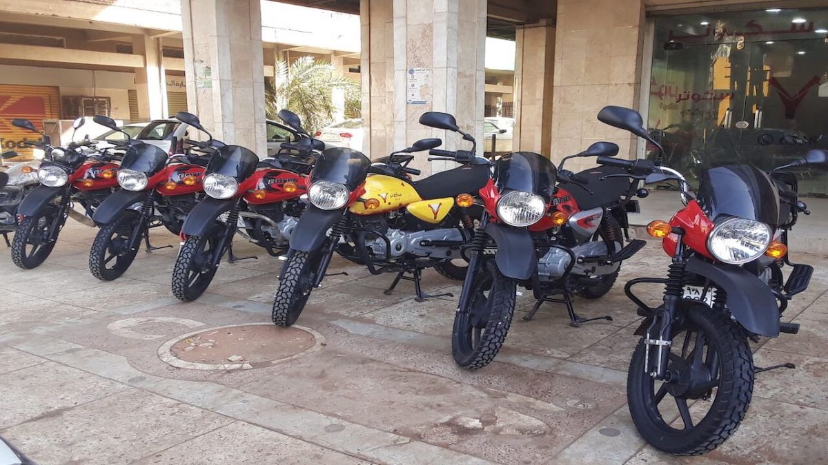 "سكوتر" ينقل أهل الخرطوم ب200 دراجة نارية، ويفتح الباب للسائقات النساء