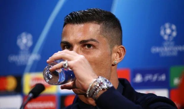 بالأرقام والصور.. ما هي قيمة مجوهرات رونالدو وجورجينا