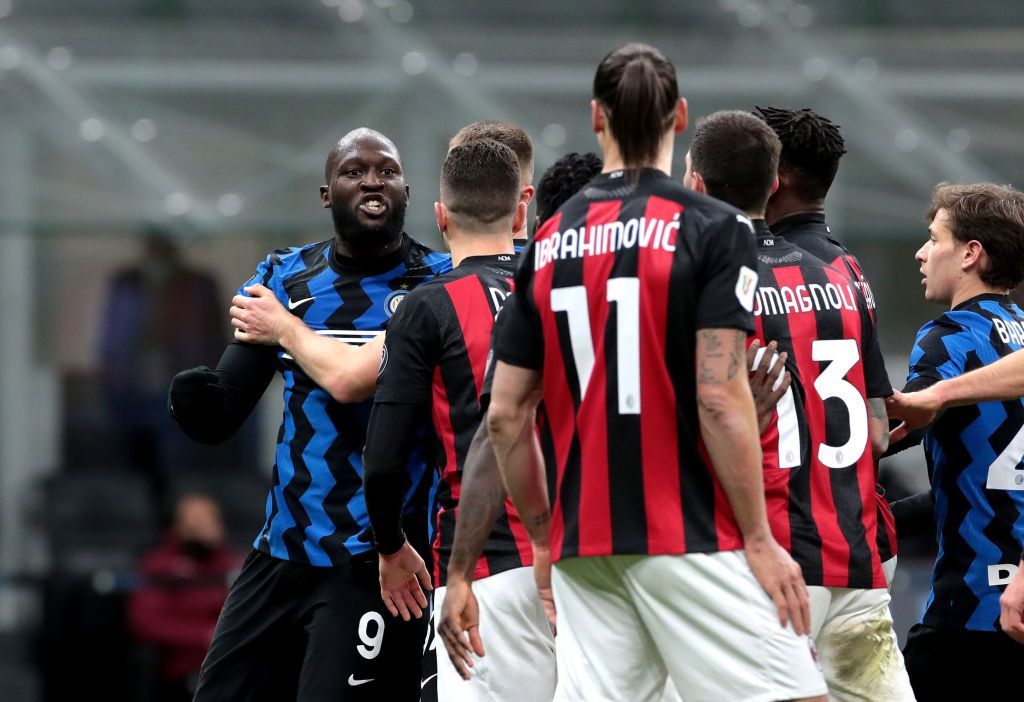 الملعب يتحول إلى حلبة مصارعة.. الكشف عن تفاصيل مشادة إبراهيموفيتش ولوكاكو