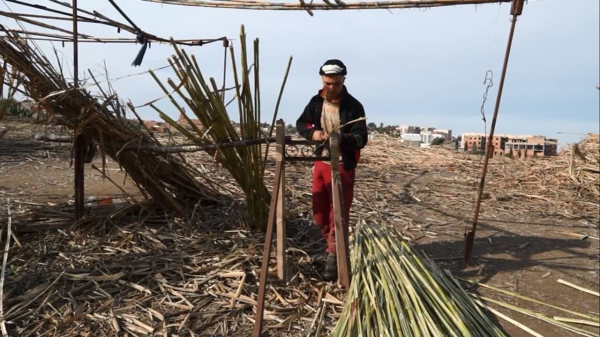 صانع القصب الجزائري محمد عماري يناشد الحكومة حماية مهنته بأفكار سياحية