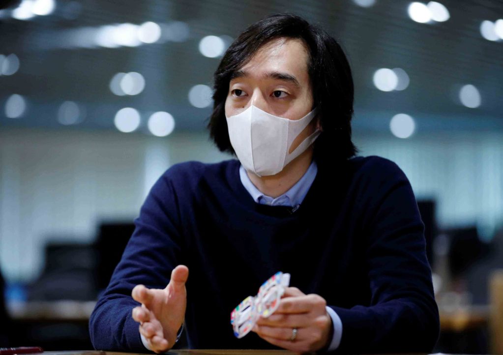 شركة يابانية تطلق نظارات لتقييم حاجة الوجه لمستحضرات التجميل