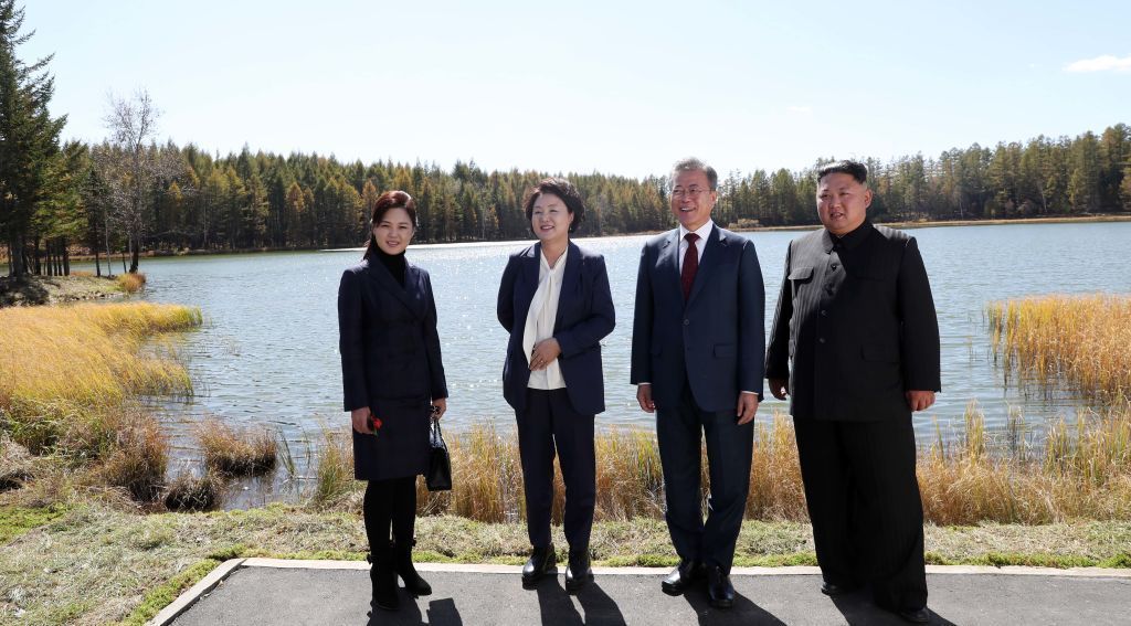 لم تظهر منذ العام 2020.. زوجة زعيم كوريا الشمالية مُتواريةٌ عن الأنظار