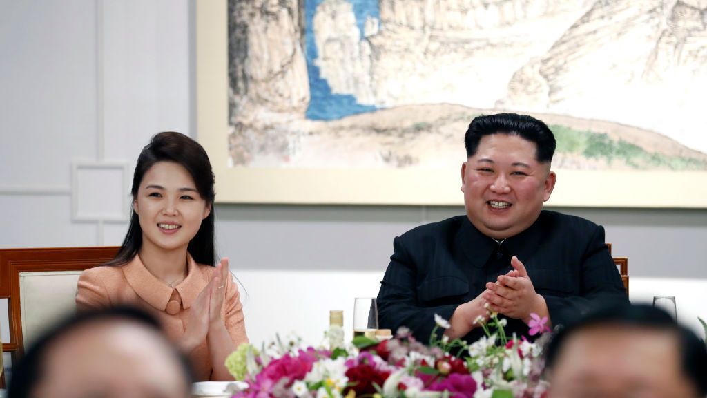 لم تظهر منذ العام 2020.. زوجة زعيم كوريا الشمالية مُتواريةٌ عن الأنظار