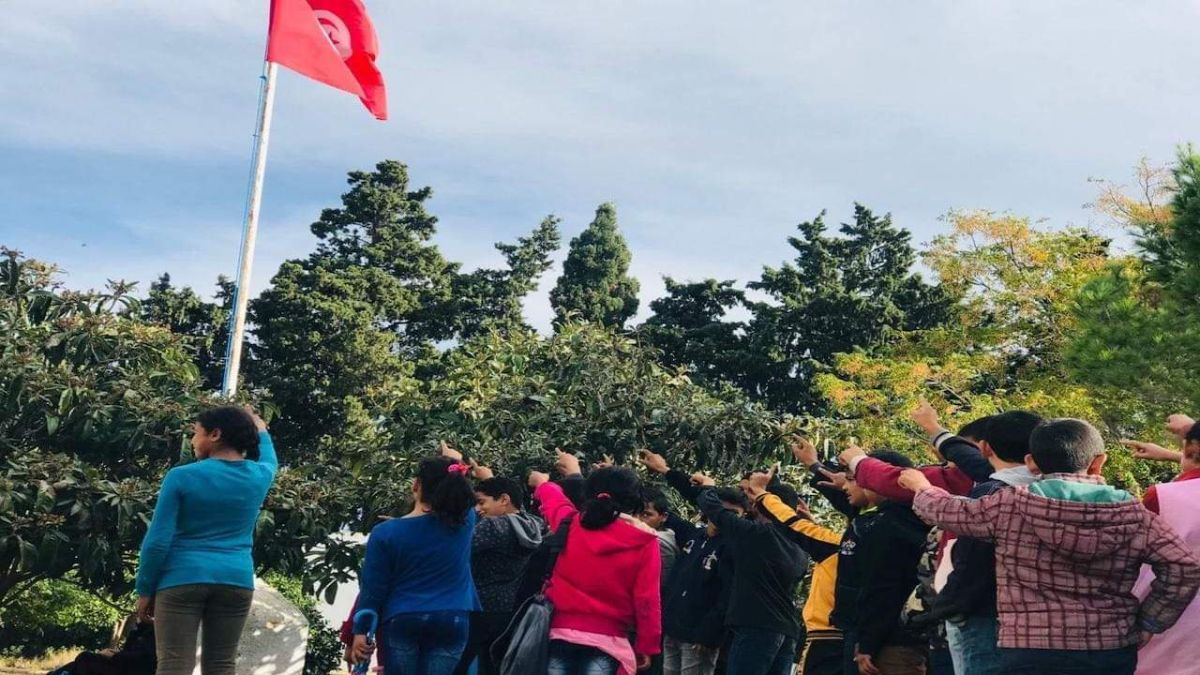 فريق القبعات الخضراء بقربة يواصل أنشطته التوعوية البيئية في المدارس 3 فريق القبعات الخضراء بقربة يواصل أنشطته التوعوية البيئية في المدارس