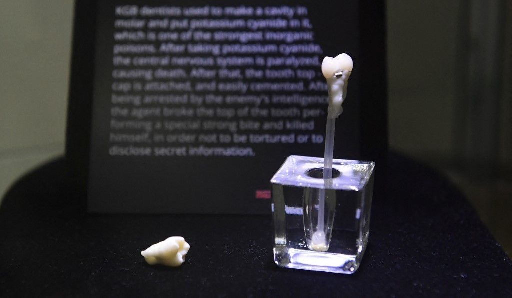 بينها ”سن مسمومة“.. مزاد أمريكي على اكسسوارات التجسس السوفياتية خلال الحرب الباردة