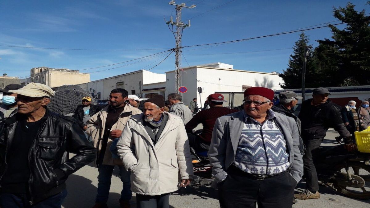 أهالي الهوارية يحتجون مطالبين بالتنمية والتصدي لانتهاك أراضيهم